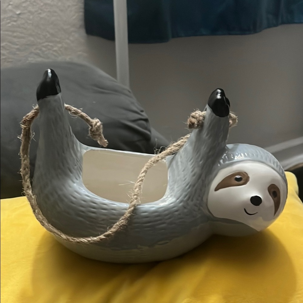 New Gray Sloth Hanging Planter 8.27x5.75”